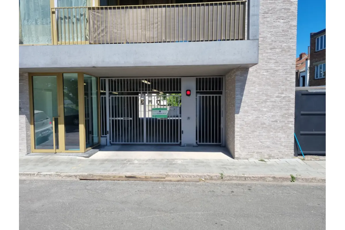 Parking te  huur in Neder-Over-Heembeek 1120 85.00€  slaapkamers m² - Zoekertje 341846