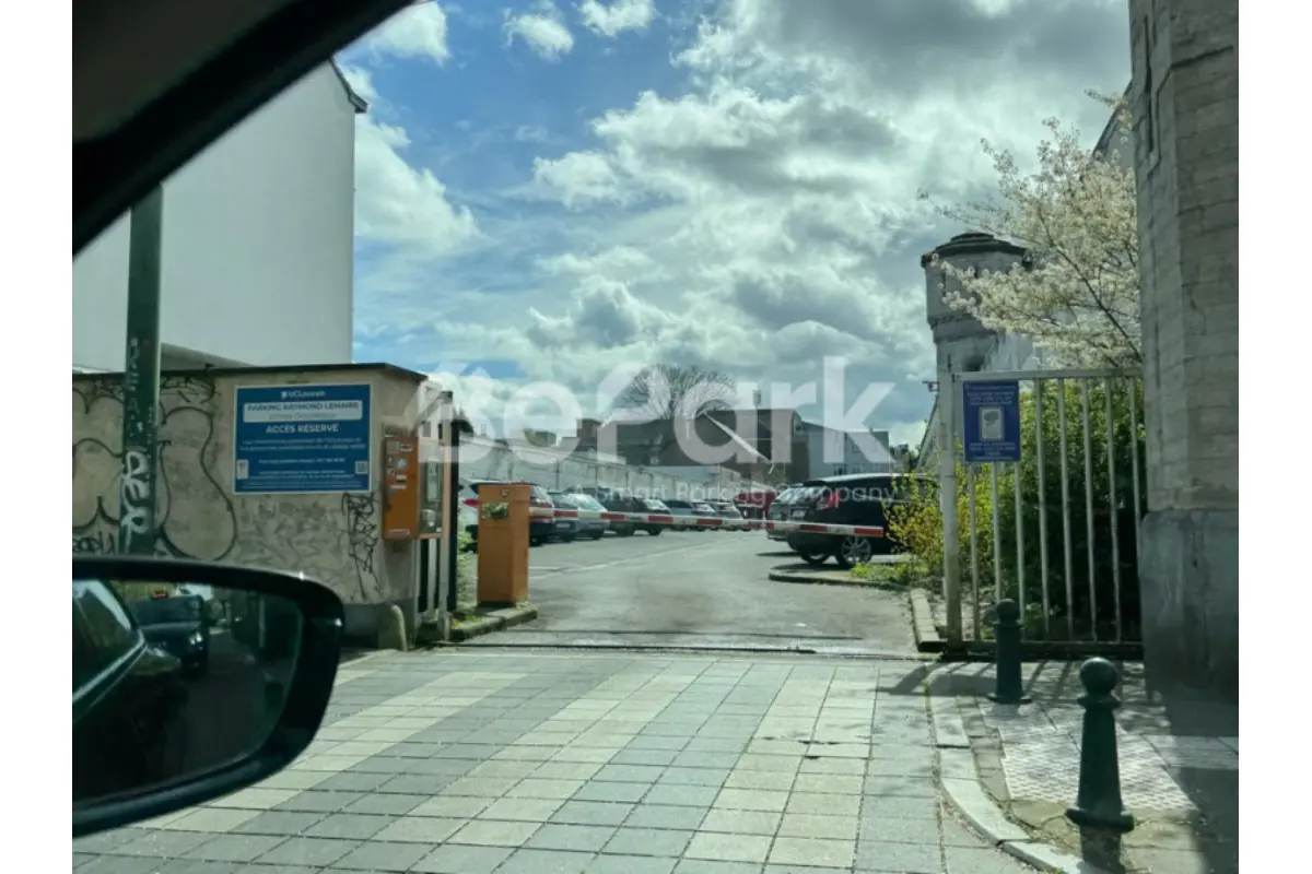 Parking & garage te  huur in Sint-Gillis 1060 160.00€  slaapkamers m² - Zoekertje 341851