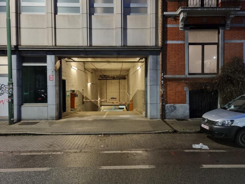 Parking / garage à louer à Forest 1190 103.00€ chambres m² - annonce 341934