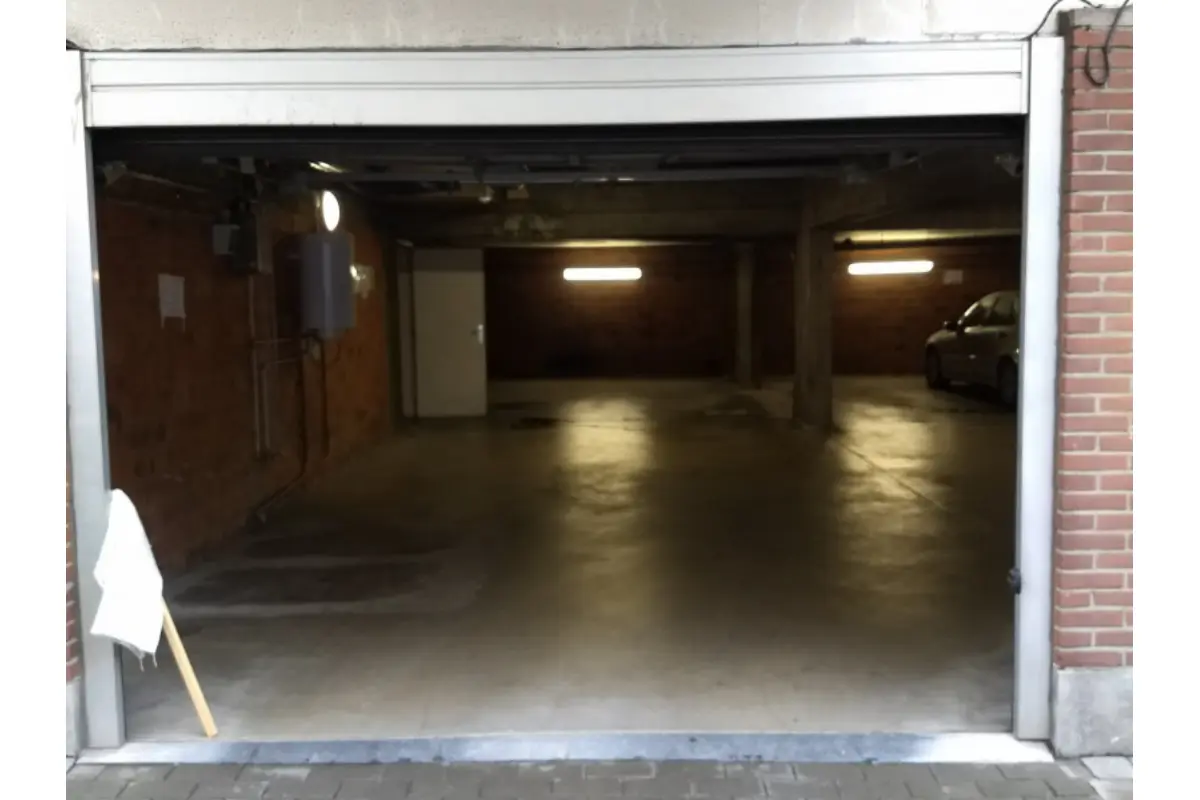 Parking te  huur in Elsene 1050 169.00€  slaapkamers m² - Zoekertje 341850