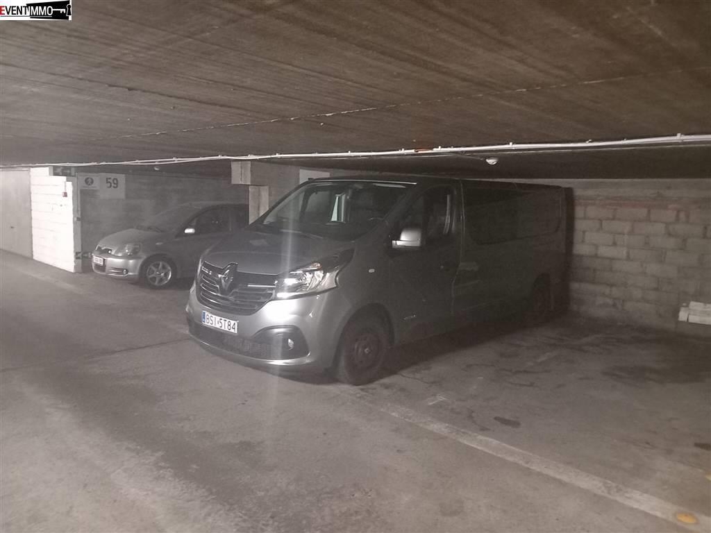 Parking & garage te koop in Sint-Joost-ten-Node 1210 20000.00€ slaapkamers m² - Zoekertje 352573