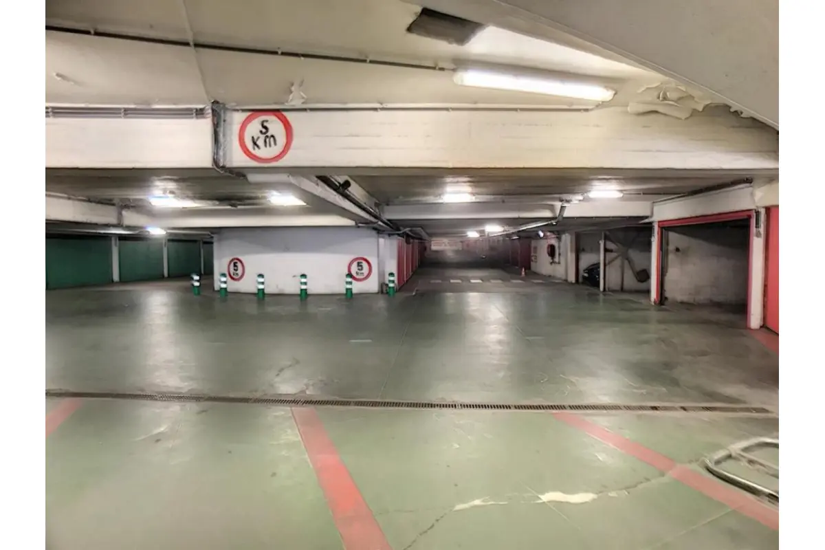 Box te  koop in Elsene 1050 50000.00€  slaapkamers m² - Zoekertje 357864