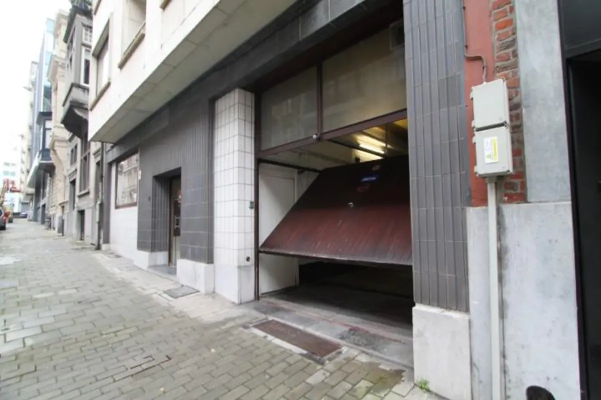 Parking te  huur in Elsene 1050 130.00€  slaapkamers m² - Zoekertje 372409