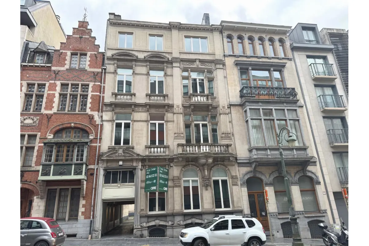 Handelszaak te  koop in Etterbeek 1040 2390000.00€  slaapkamers 875.00m² - Zoekertje 378046
