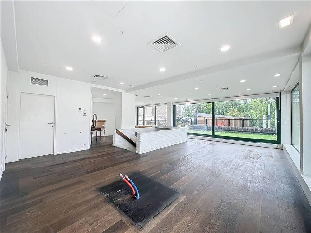Handelszaak te huur in Ukkel 1180 2000.00€ slaapkamers m² - Zoekertje 387416