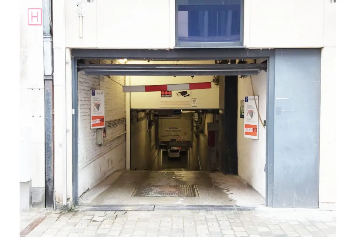 Parking te  huur in Brussel 1000 181.00€  slaapkamers m² - Zoekertje 388763