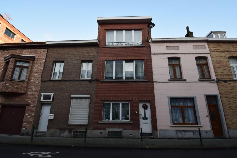 Immeuble de rapport - Immeuble à appartement à vendre à Molenbeek-Saint-Jean 1080 385000.00€ 3 chambres 170.00m² - annonce 389012