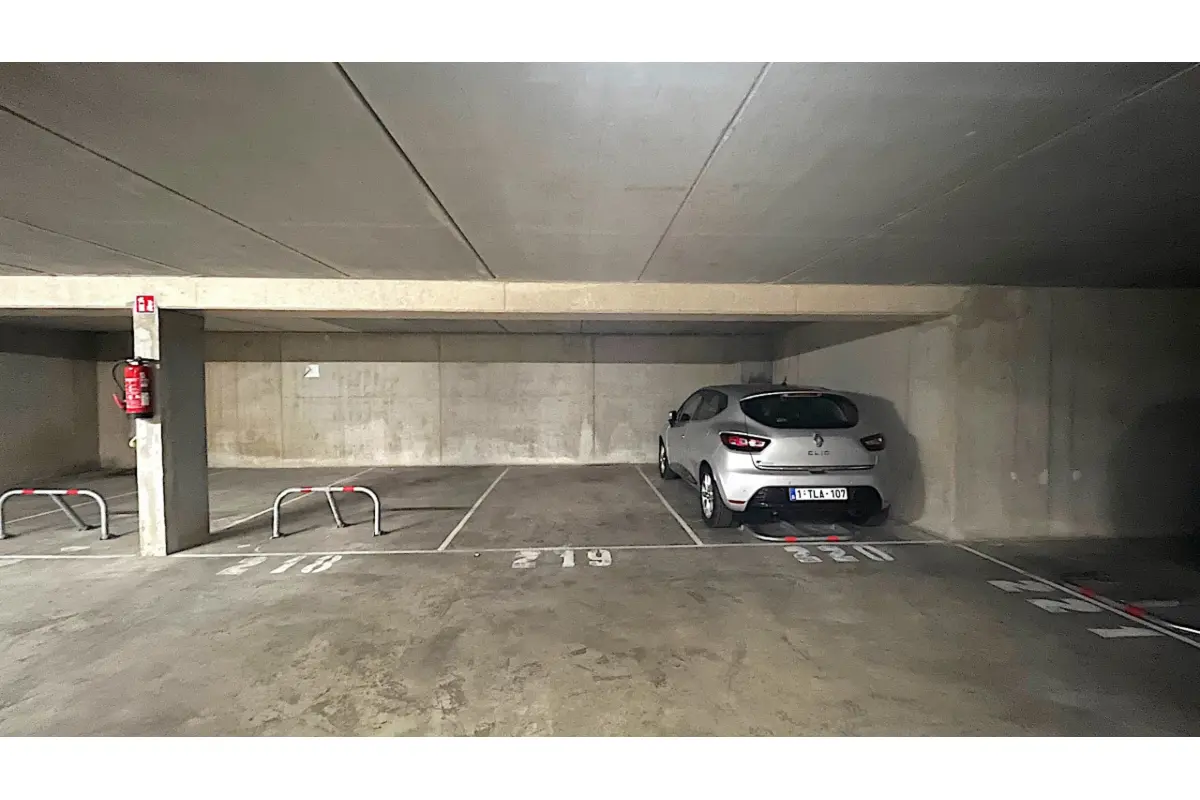 Parking te  koop in Evere 1140 15000.00€  slaapkamers m² - Zoekertje 395551