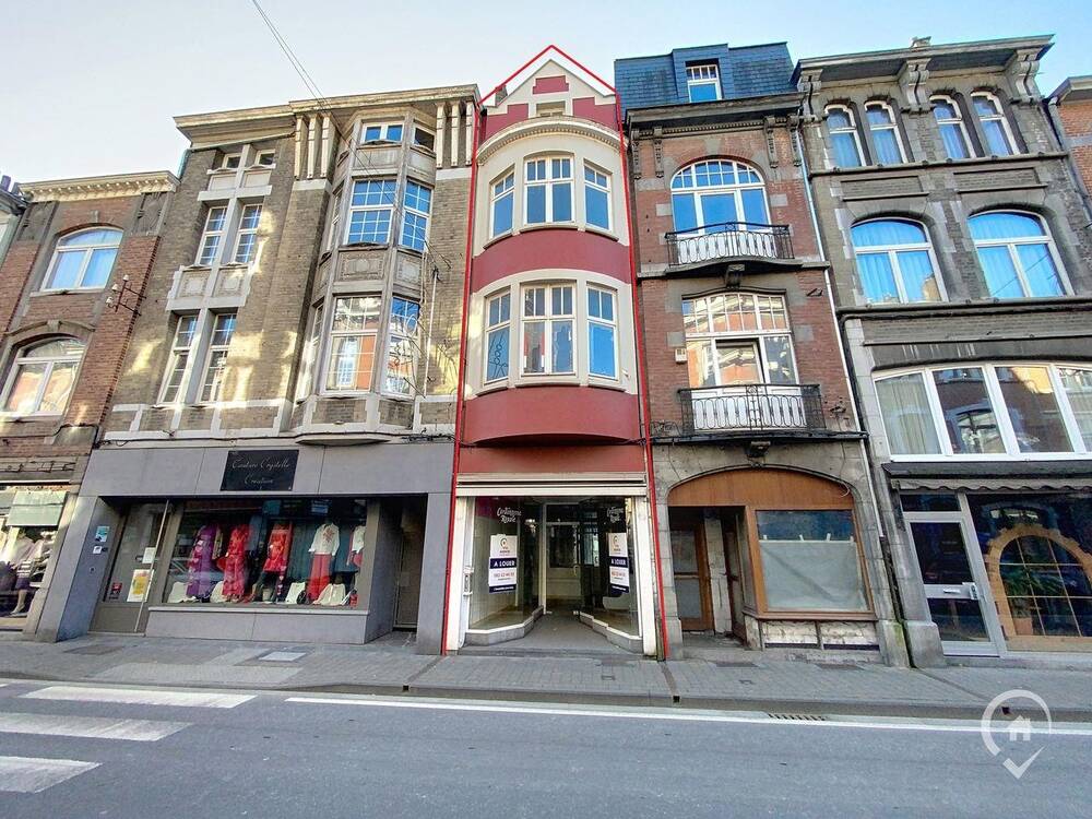 Immeuble de rapport - Immeuble à appartement à louer à Dinant 5500 25.00€ 3 chambres 140.00m² - annonce 395873