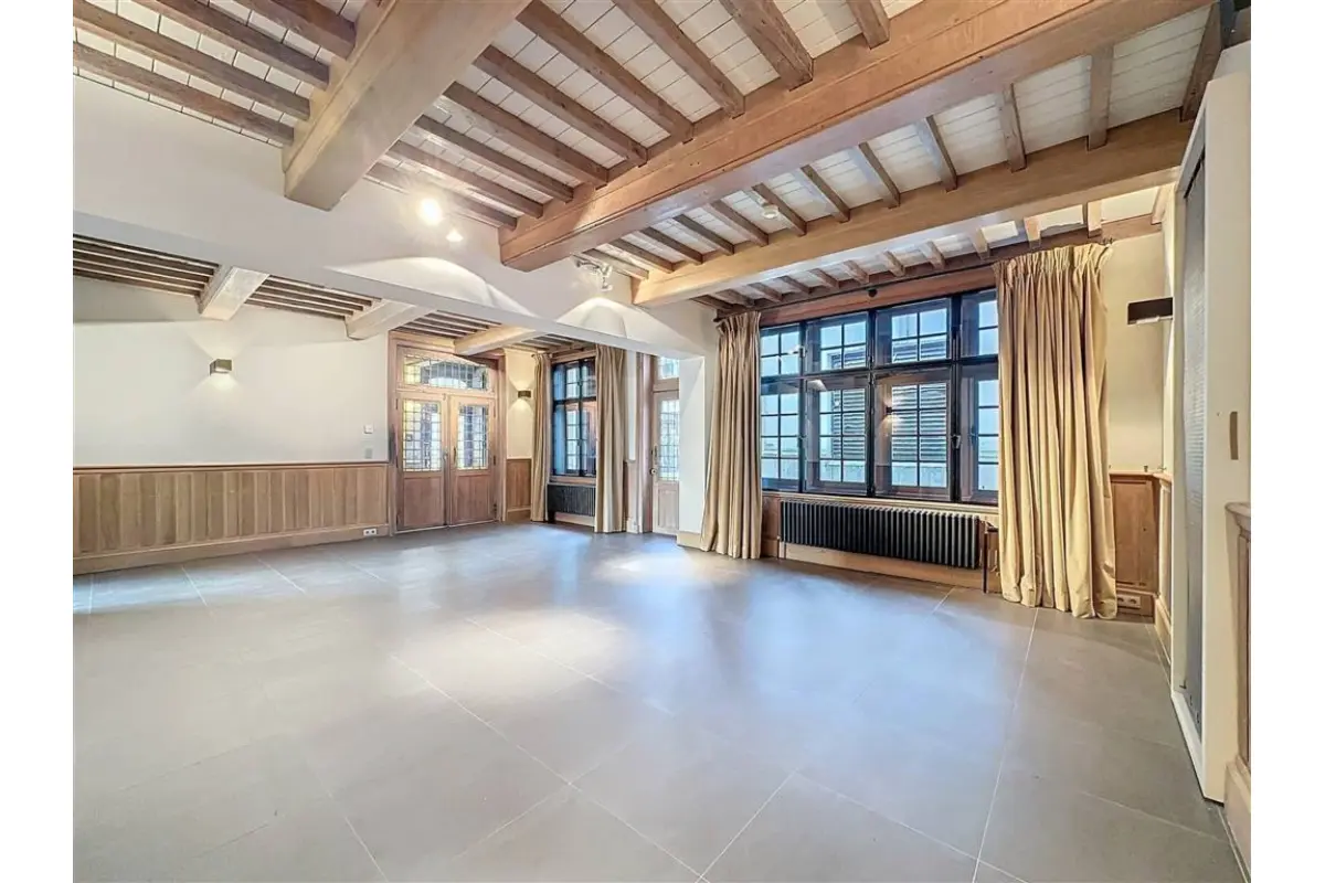 Handelszaak te  huur in Sint-Gillis 1060 5469.00€  slaapkamers 375.00m² - Zoekertje 398644