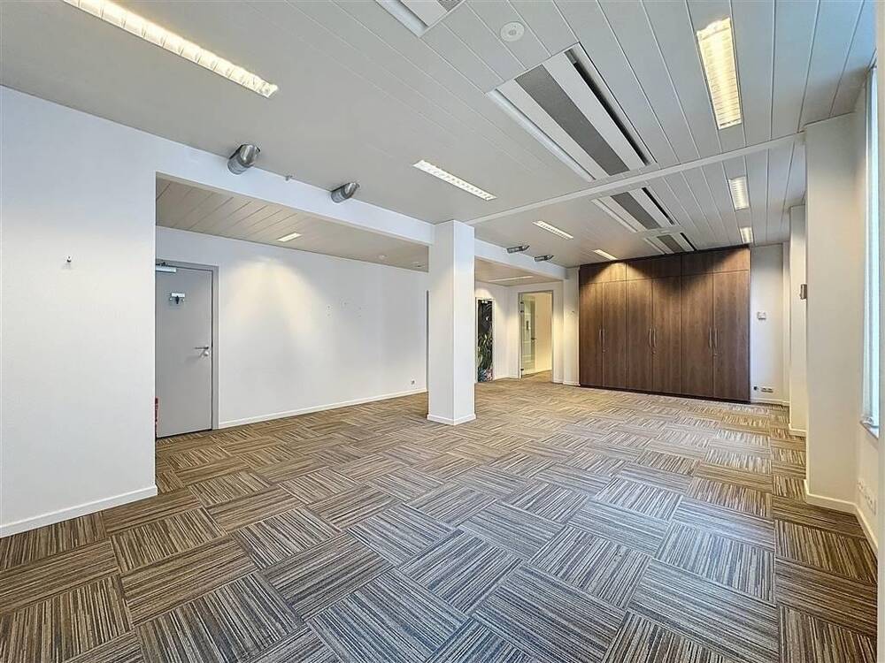 Handelszaak te huur in Sint-Gillis 1060 6643.00€ slaapkamers 409.00m² - Zoekertje 407940
