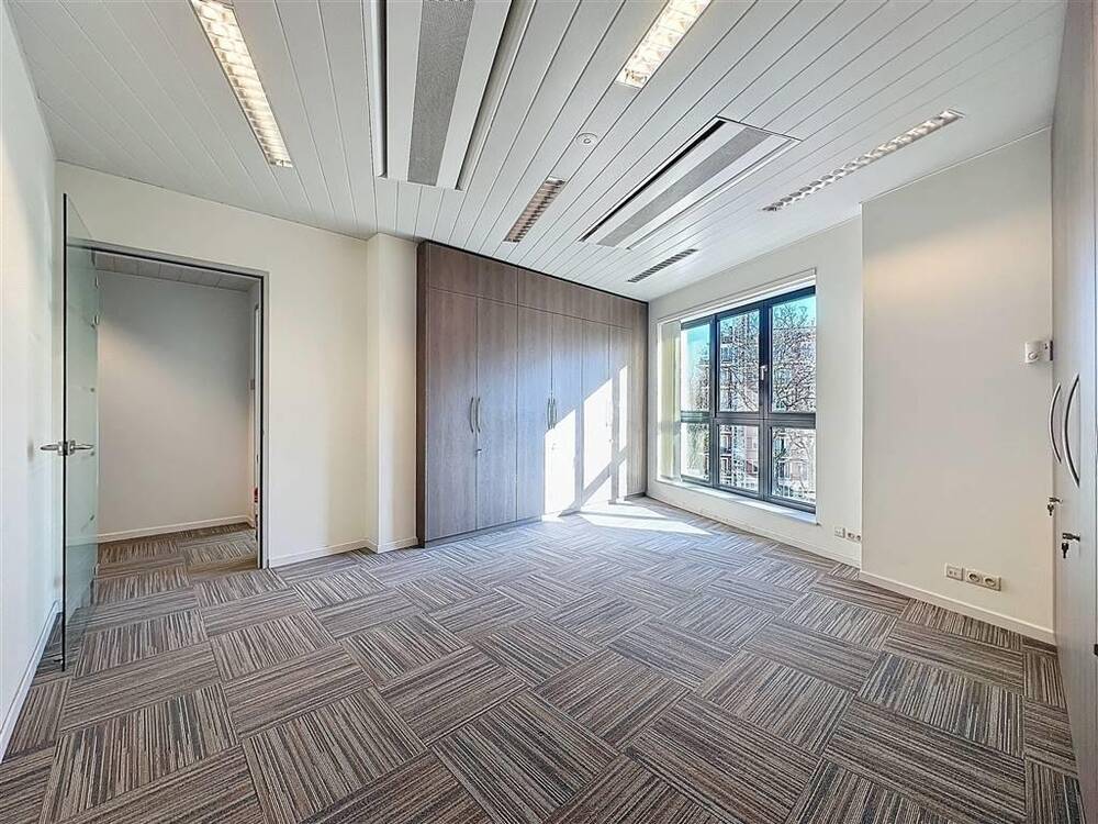 Handelszaak te huur in Sint-Gillis 1060 6813.00€ slaapkamers 409.00m² - Zoekertje 407939