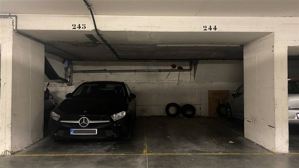 Parking / garage à louer à Bruxelles 1000 125.00€ chambres m² - annonce 414887