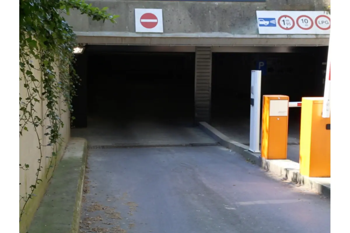 Parking te  huur in Watermaal-Bosvoorde 1170 121.00€  slaapkamers m² - Zoekertje 432607