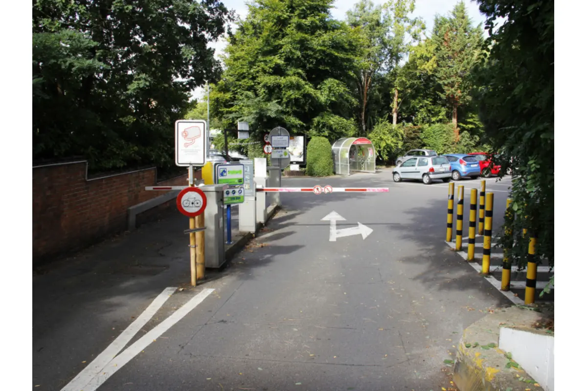 Parking te  huur in Ukkel 1180 25.00€  slaapkamers m² - Zoekertje 432605