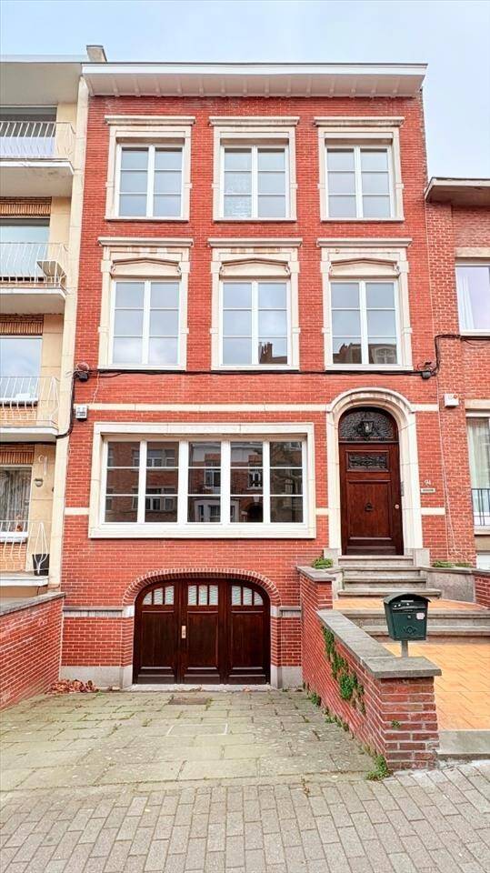 Huis te  huur in Ukkel 1180 3000.00€ 6 slaapkamers 420.00m² - Zoekertje 435743
