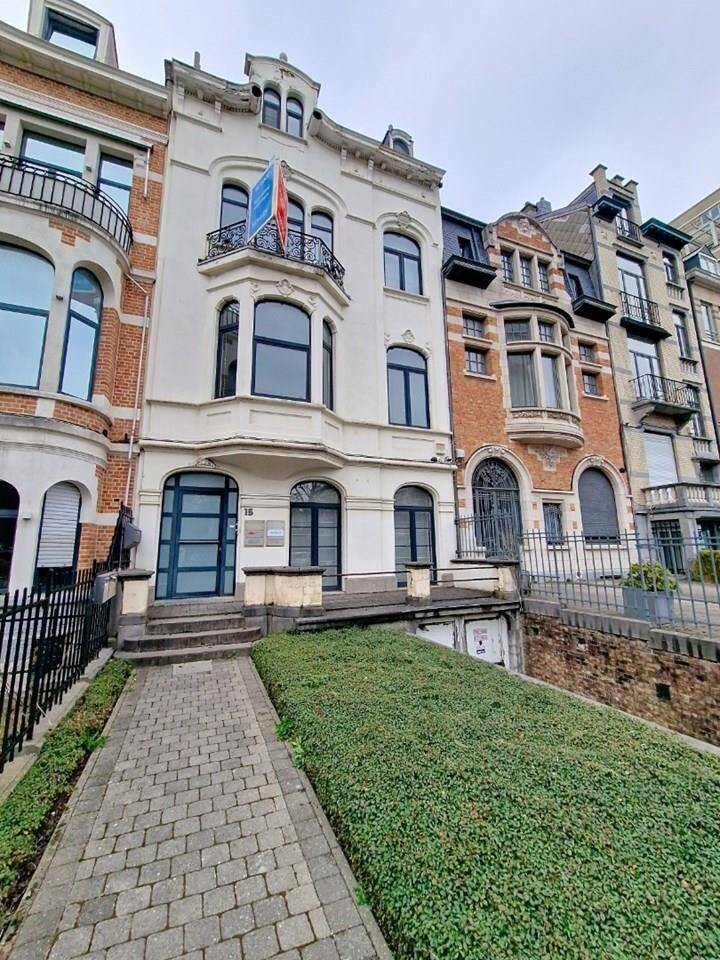 Herenhuis te  koop in Schaarbeek 1030 995000.00€ 5 slaapkamers 427.00m² - Zoekertje 456456