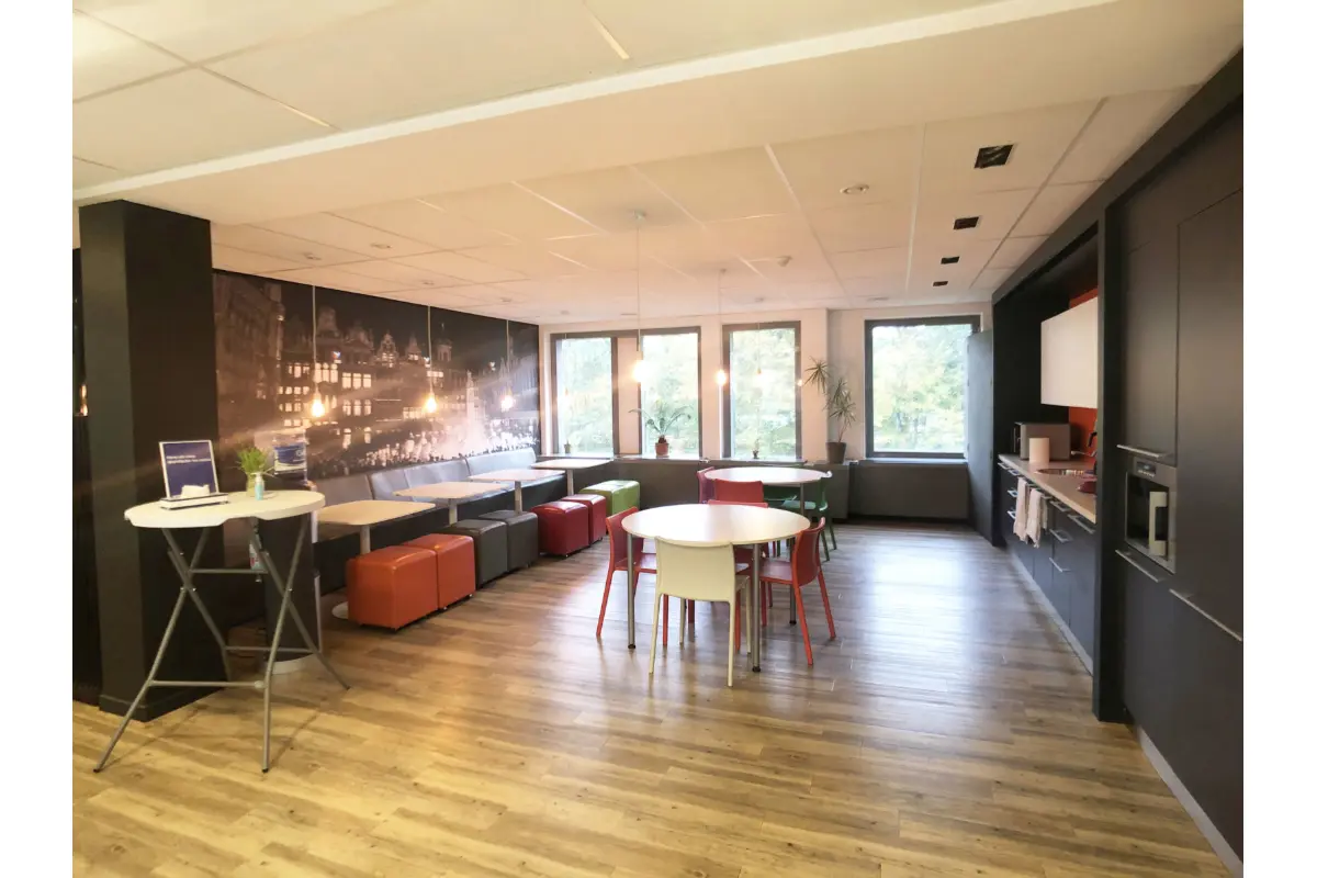 Handelszaak te  huur in Evere 1140 7950.00€  slaapkamers 795.00m² - Zoekertje 456059