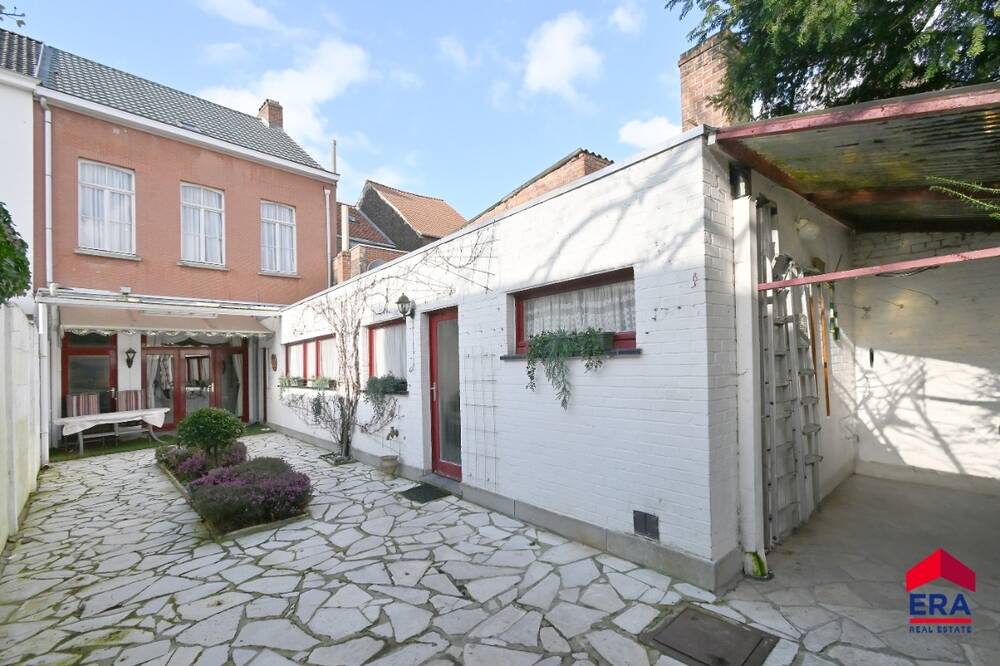 Maison de maître à vendre à Eecloo 9900 373000.00€ 5 chambres 320.00m² - annonce 457333
