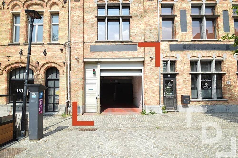 Parking & garage te huur in Ieper 8900 110.00€ slaapkamers m² - Zoekertje 459842
