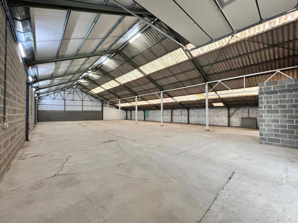 Commerce à louer à Manage 7170 2000.00€ chambres 600.00m² - annonce 460312