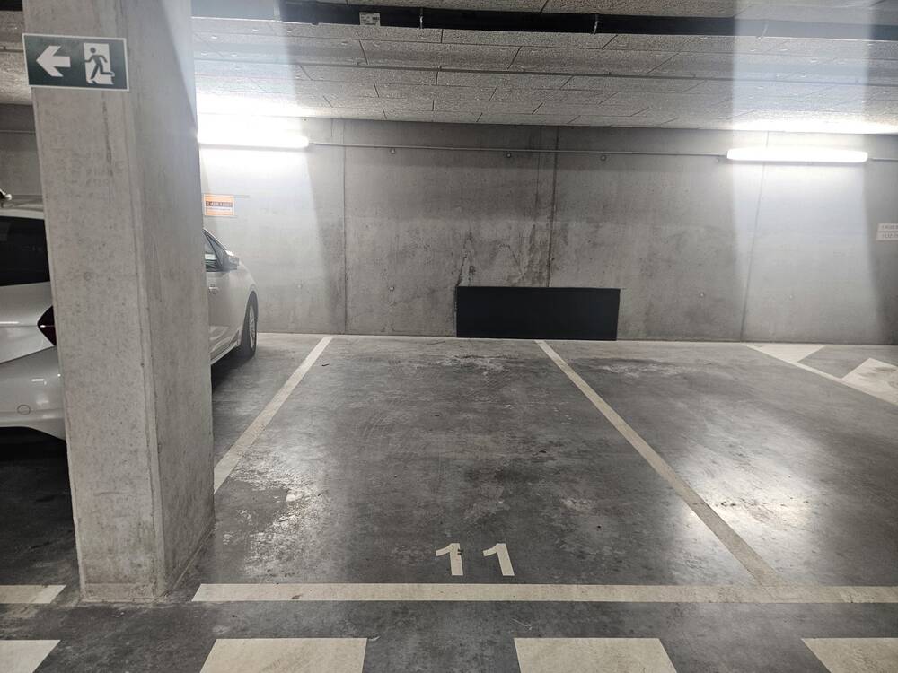 Parking & garage te huur in Sint-Pieters-Leeuw 1600 85.00€ slaapkamers m² - Zoekertje 460987