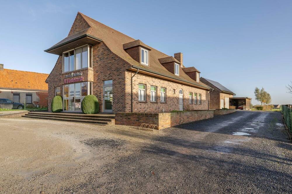 Commerce à vendre à Tielt 8700 580000.00€ 4 chambres 370.00m² - annonce 461902