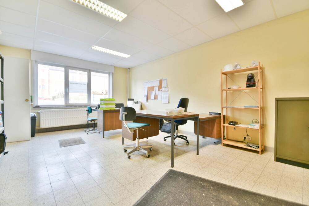 Commerce à à Leeuw-Saint-Pierre 1600 975.00€ chambres 120.00m² - annonce 466336