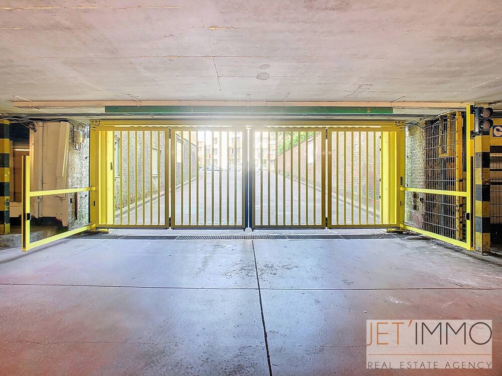 Parking & garage te koop in Sint-Jans-Molenbeek 1080 30000.00€ slaapkamers m² - Zoekertje 467336