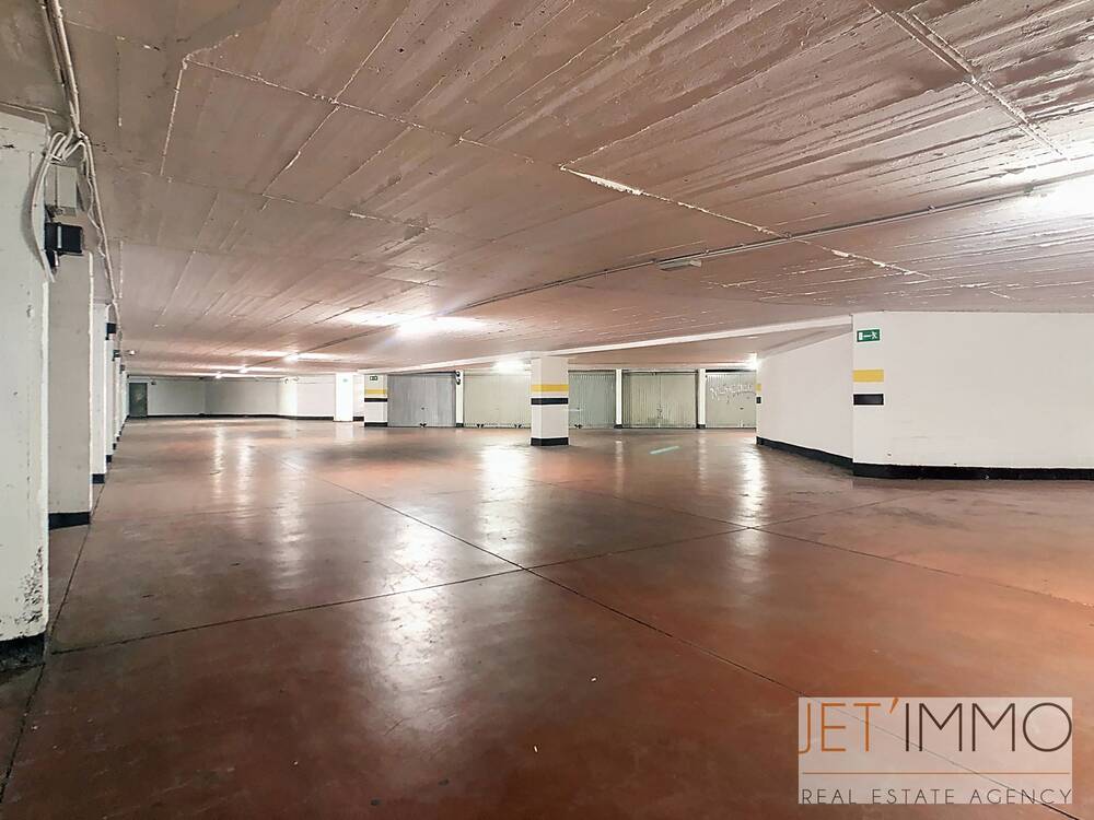 Parking & garage te koop in Sint-Jans-Molenbeek 1080 30000.00€ slaapkamers m² - Zoekertje 467564
