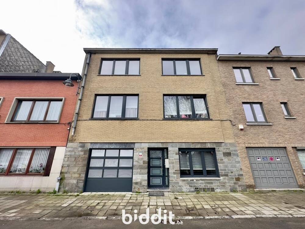 Huis te koop in Sint-Agatha-Berchem 1082 450000.00€ 5 slaapkamers m² - Zoekertje 468078