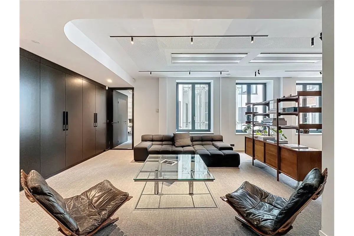 Handelszaak te  huur in Sint-Gillis 1060 8541.00€  slaapkamers 409.00m² - Zoekertje 472969