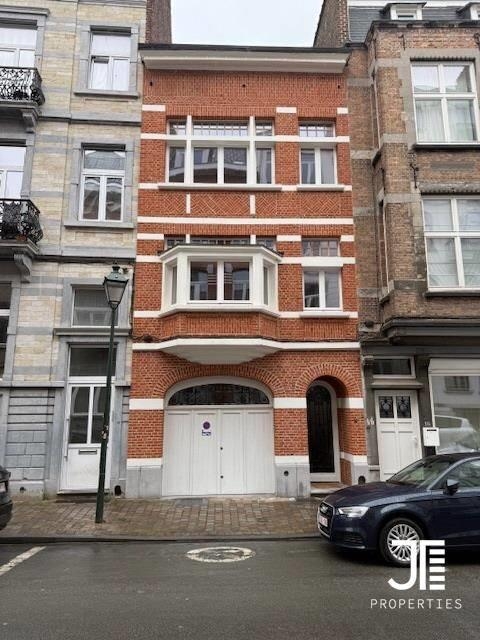 Huis te  huur in Sint-Gillis 1060 2600.00€ 3 slaapkamers 272.00m² - Zoekertje 473611