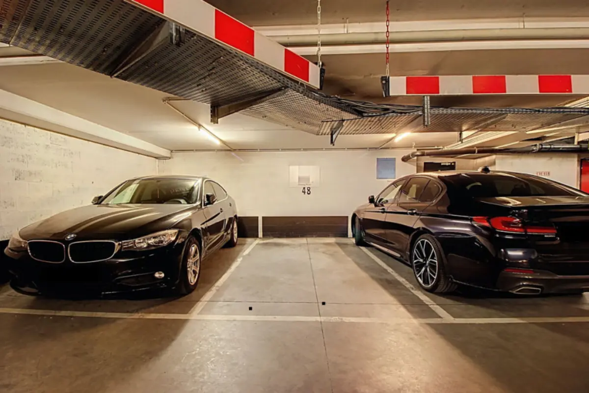 Parking & garage te  koop in Sint-Gillis 1060 25000.00€  slaapkamers m² - Zoekertje 477571