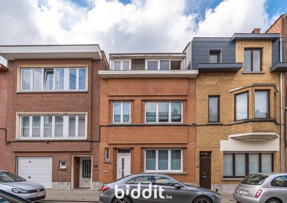 Huis te koop in Sint-Agatha-Berchem 1082 230000.00€ 3 slaapkamers m² - Zoekertje 478645