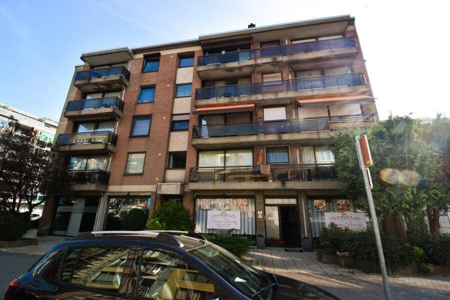 Handelszaak te koop in Sint-Jans-Molenbeek 1080 195000.00€ slaapkamers m² - Zoekertje 483153