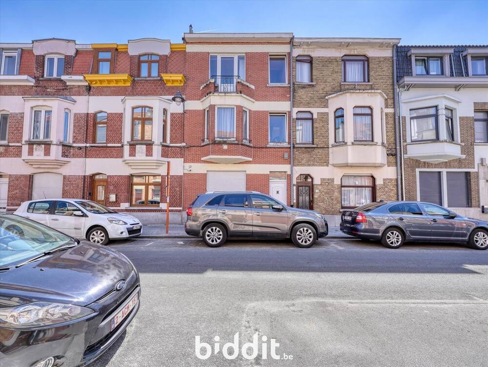 Huis te koop in Sint-Agatha-Berchem 1082 275000.00€ 5 slaapkamers 227.00m² - Zoekertje 482762