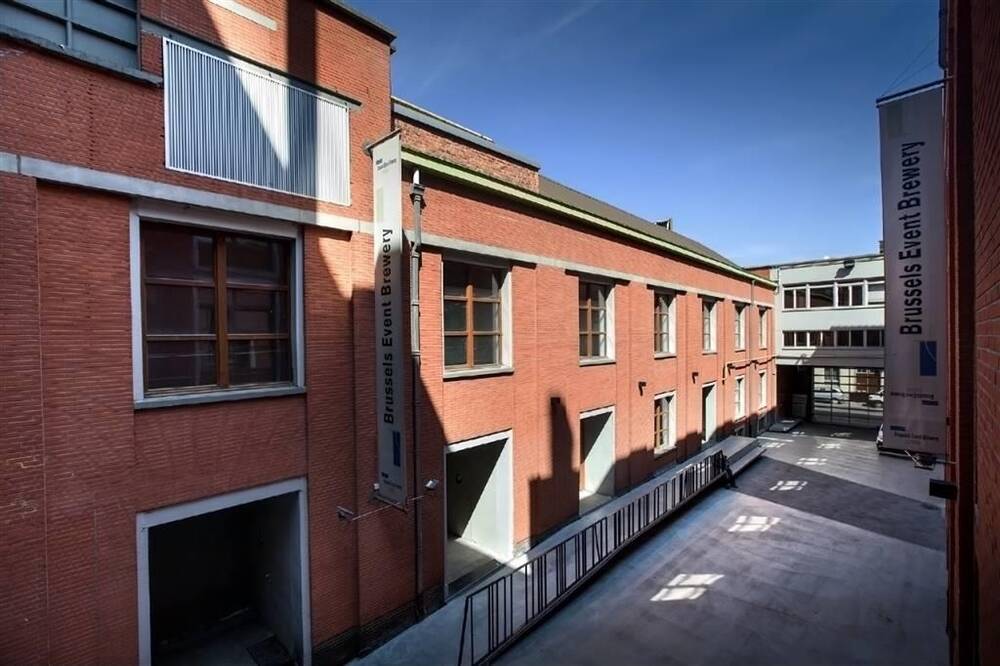 Handelszaak te  huur in Sint-Jans-Molenbeek 1080 1300.00€  slaapkamers 150.00m² - Zoekertje 484535