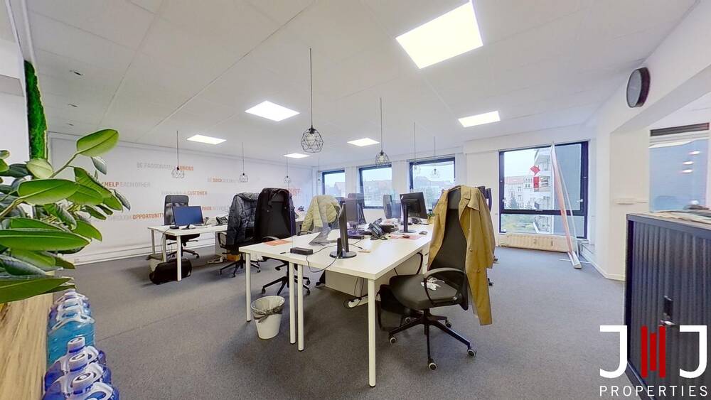 Handelszaak te huur in Etterbeek 1040 1995.00€ slaapkamers 165.00m² - Zoekertje 486073