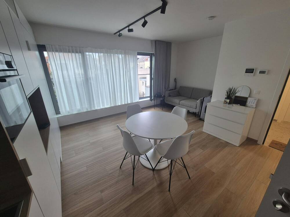Mixgebouw te  huur in Brussel 1000 1100.00€  slaapkamers m² - Zoekertje 491919
