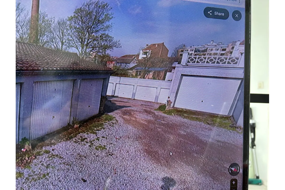 Parking & garage te  huur in Vorst 1190 135.00€  slaapkamers m² - Zoekertje 493454