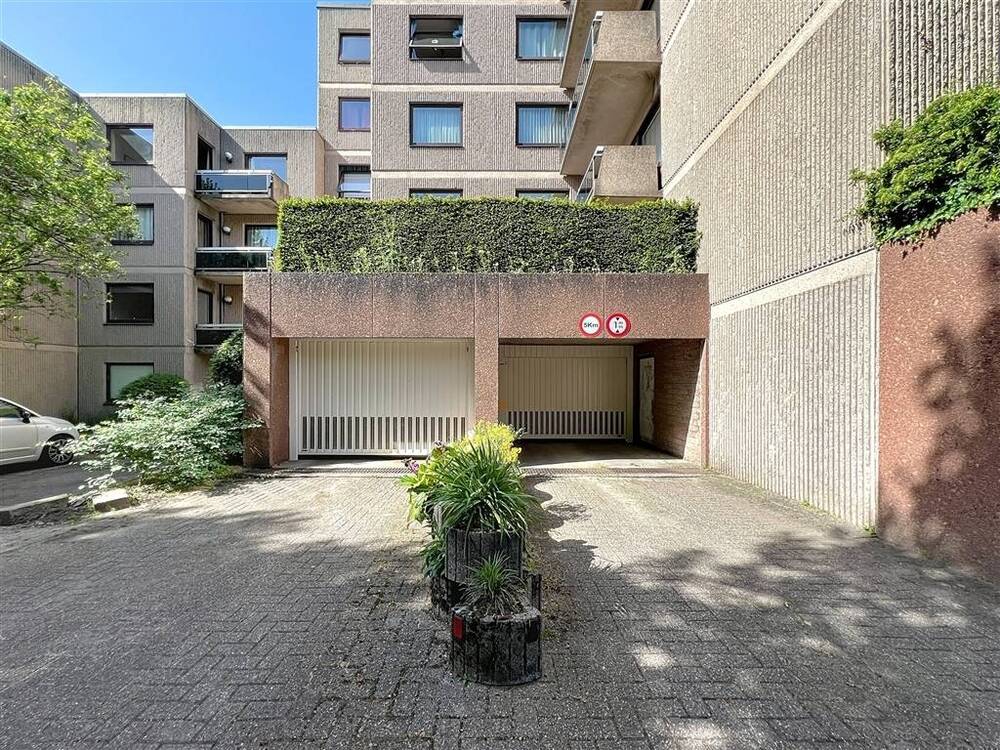 Parking & garage te koop in Sint-Lambrechts-Woluwe 1200 25000.00€ slaapkamers m² - Zoekertje 505116