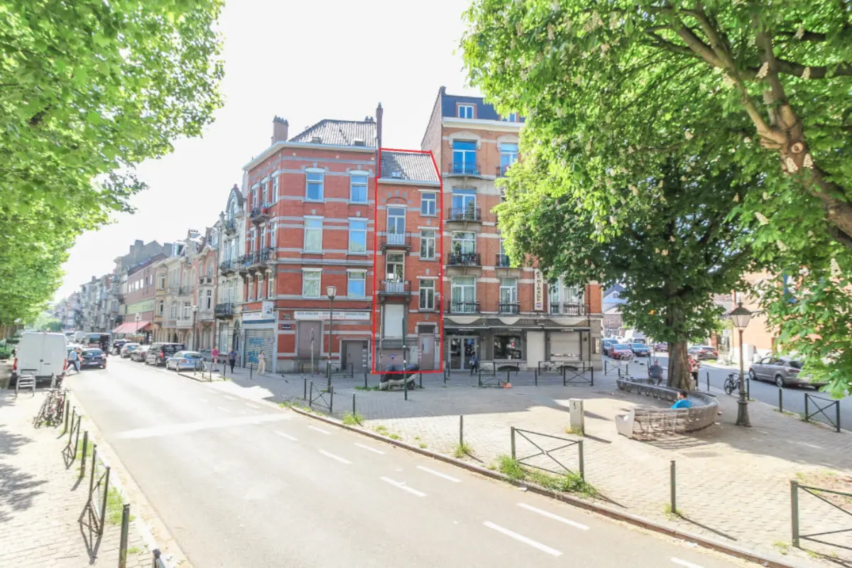 Appartementsgebouw te  koop in Sint-Jans-Molenbeek 1080 375000.00€ 3 slaapkamers 180.00m² - Zoekertje 503492