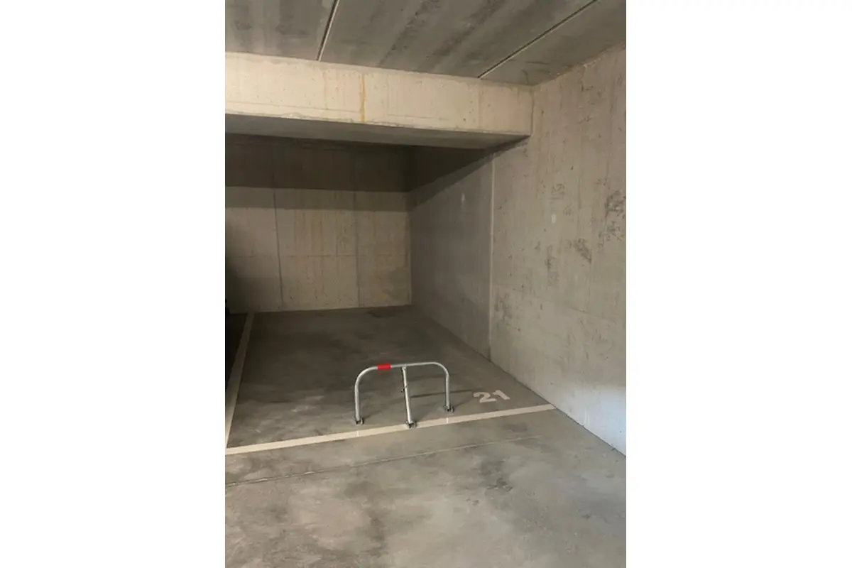 Parking & garage te  huur in Ukkel 1180 110.00€  slaapkamers m² - Zoekertje 503331