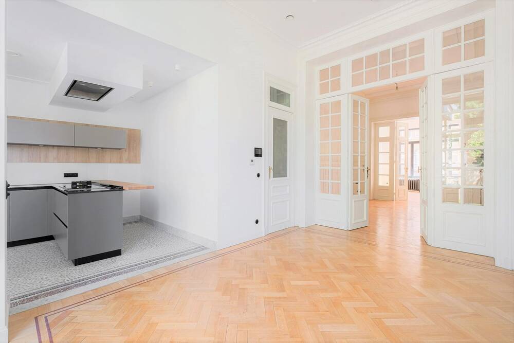 Benedenverdieping te in Schaarbeek 1030 2650.00€ 3 slaapkamers 199.00m² - Zoekertje 501761
