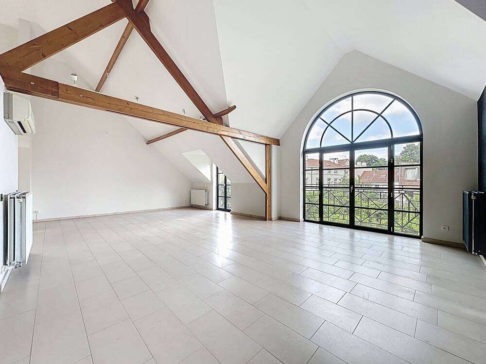 Duplex te  huur in Ukkel 1180 3500.00€ 4 slaapkamers 245.00m² - Zoekertje 499900