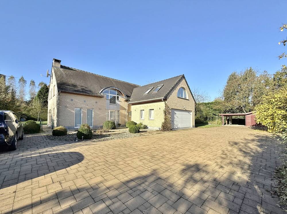 Maison à à Wezembeek-Oppem 1970 3950.00€ 5 chambres 245.00m² - annonce 497922
