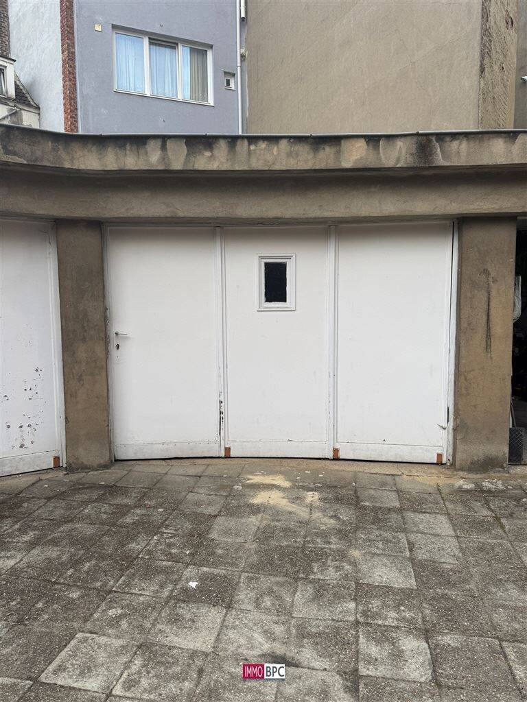Parking & garage te  koop in Sint-Jans-Molenbeek 1080 30000.00€  slaapkamers m² - Zoekertje 497127