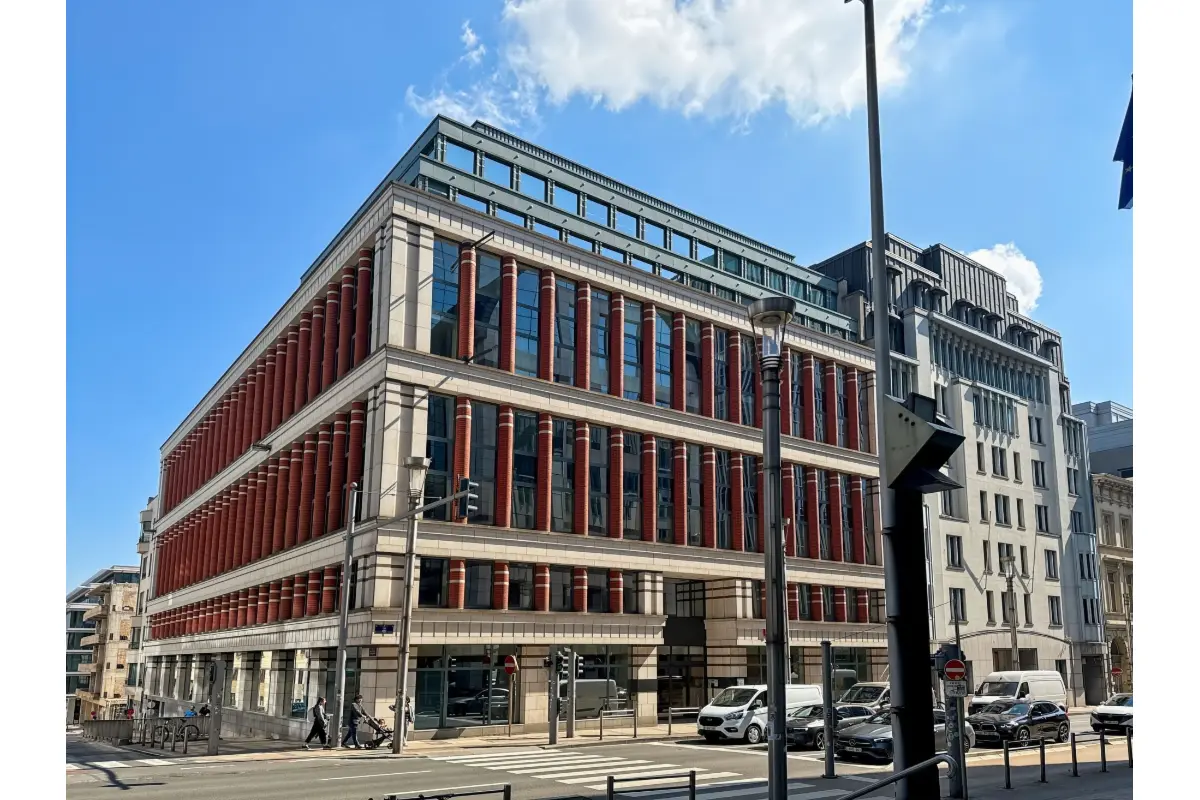 Commerce à louer à Etterbeek 1040 939.00€ 0 chambres m² - annonce 496539