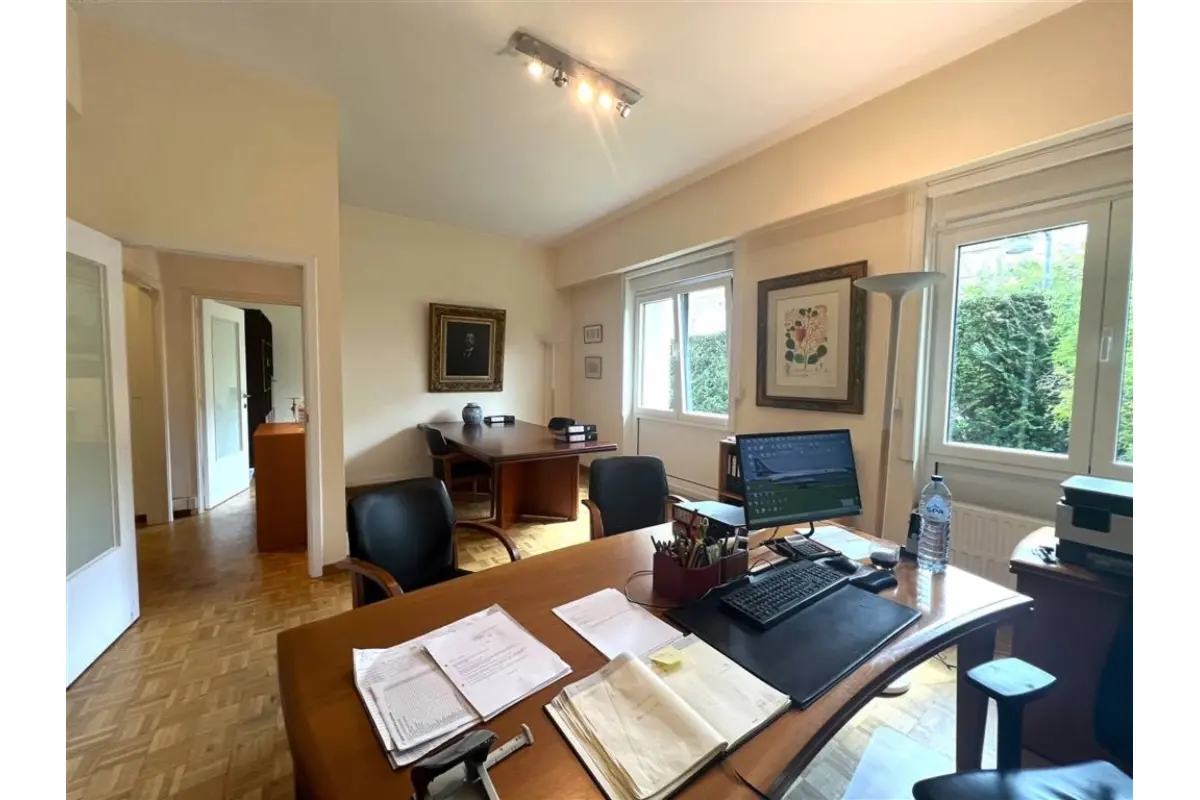 Handelszaak te  koop in Elsene 1050 385000.00€  slaapkamers 120.00m² - Zoekertje 496470